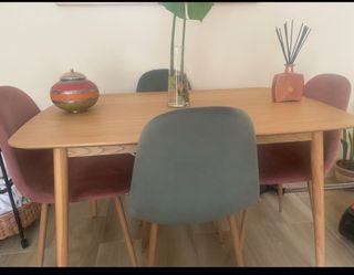 Mesa comedor y 4 sillas