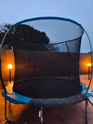 Trampolín con red de seguridad