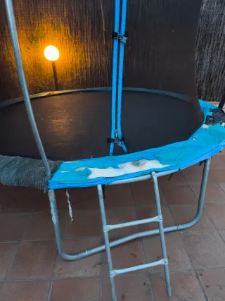 Trampolín con red de seguridad