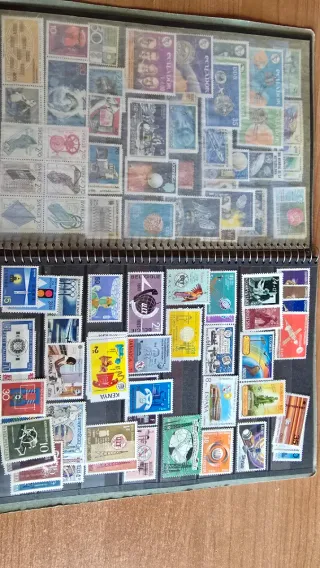 Álbum de sellos con sellos de espacio