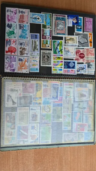 Álbum de sellos con sellos de espacio