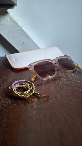 Gafas de sol Parfois beige y doradas