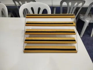 Expositor de metacrilato de 5 niveles