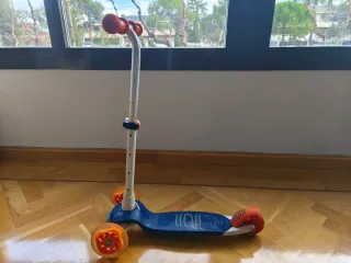 Patinete 3 ruedas con luces y de tres alturas