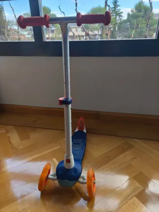 Patinete 3 ruedas con luces y de tres alturas