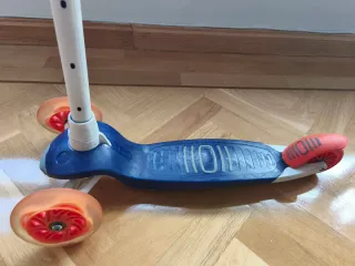 Patinete 3 ruedas con luces y de tres alturas