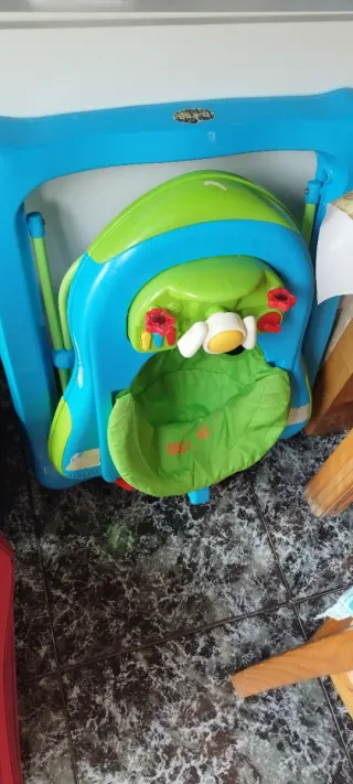 Parque infantil y asiento para bebé