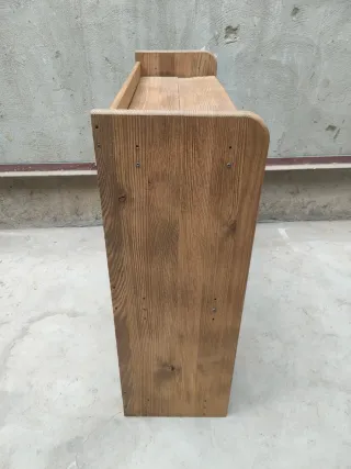 Estantería rústica de madera