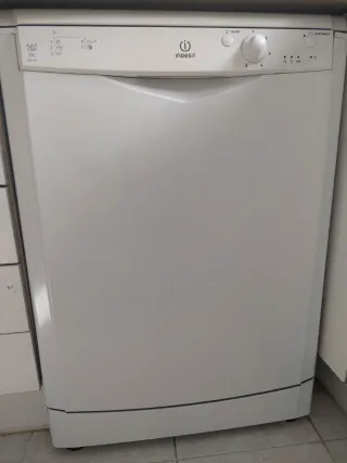 Lavavajillas Indesit AAA