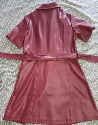 Vestido polipiel burdeos