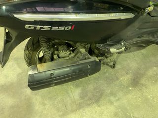 Moto SYM GTS 250i Negra Automática