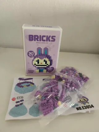 Labubu Bricks morado sentado