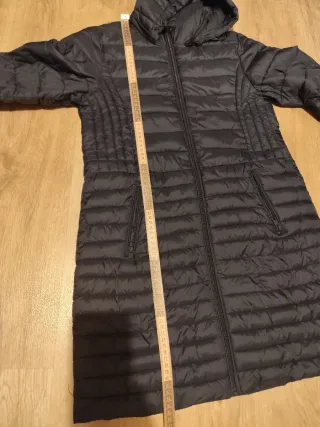 Abrigo ligero acolchado con capucha