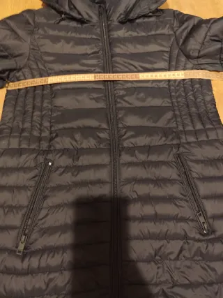 Abrigo ligero acolchado con capucha