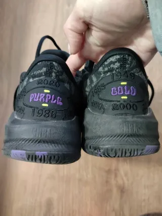 Zapatillas Baloncesto Negras y Moradas