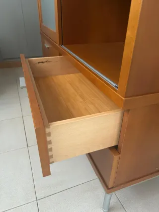 Vitrina de fusta de cirerer i faig