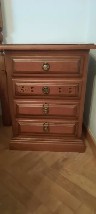 Cabecero de madera y forja escritorio y mesilla
