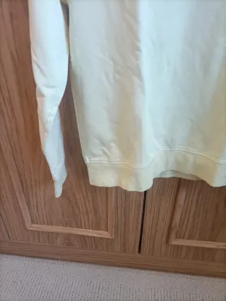 Sudadera con capucha amarilla...talla 12 años