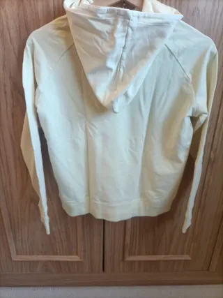 Sudadera con capucha amarilla...talla 12 años