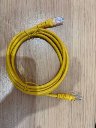 Cable de red Ethernet amarillo