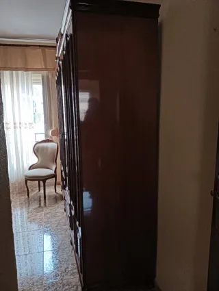 Armario clásico de madera