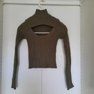 Jersey Bershka verde oscuro talla S