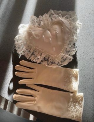 Abito da sposa bianco con velo