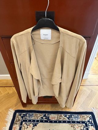 Lote 4 prendas: 2 chaquetas, 1 blusa+ 1 zapatos