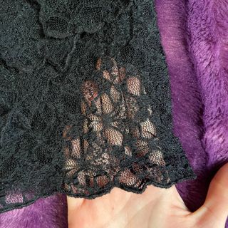 Camiseta larga de encaje negro