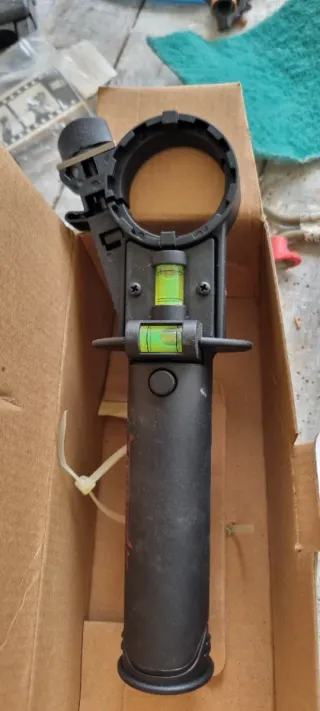 Mango taladro con nivel y láser