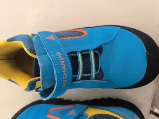 Zapatillas Mishansha Azul y Amarillo. Como nuevas