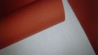 Polipiel roja para bolsos