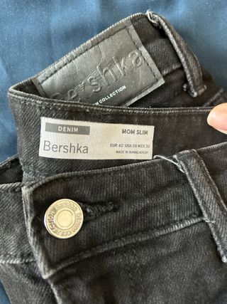 Pantalón vaquero mom slim Bershka T.40