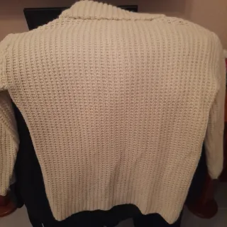 Jersey punto grueso cuello alto botones