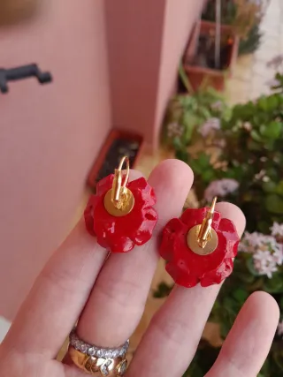 Orecchini vintage rosa resina dorati