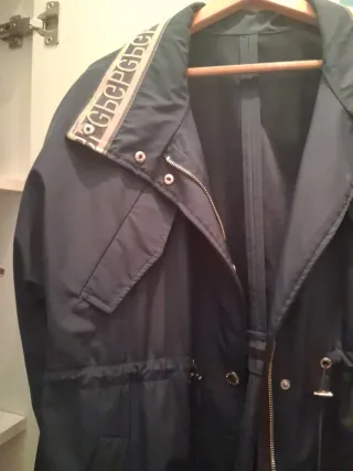 Gabardina Purificación Garcia Azul marino.