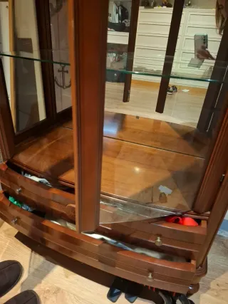 Vitrina madera y cristal
