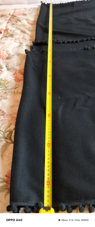 Capa negra con adornos