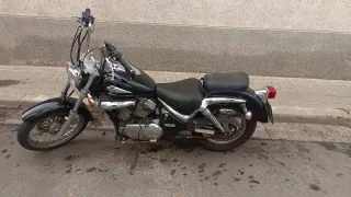 Suzuki Intruder LC 250 Custom Negra