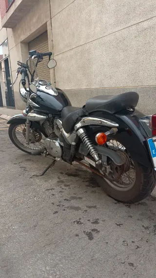 Suzuki Intruder LC 250 Custom Negra