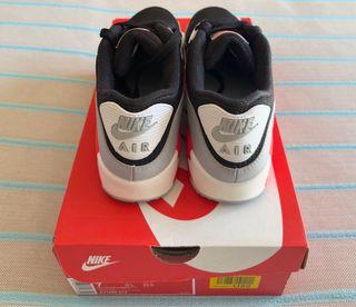 Nike Air Max 90 Essential.