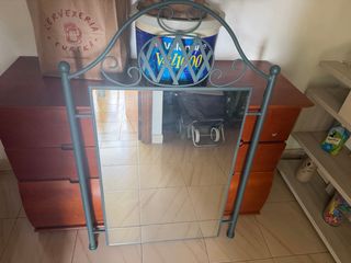 Espejo y cabezal de cama