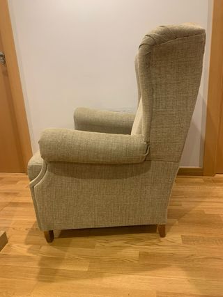 Sillón de tela beige