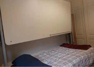 Cama alta abatible de madera