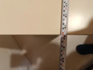 Mesita de noche clásica blanco roto