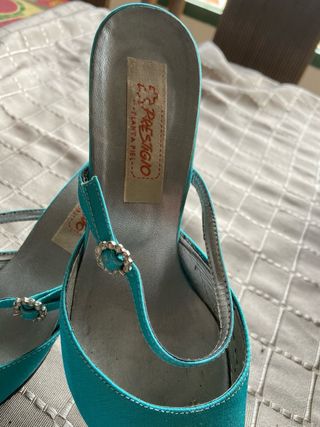 Zapatos de fiesta azul verdoso