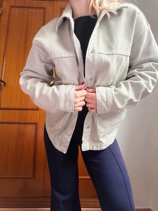 Sobrecamisa Stradivarius olivo Talla XS