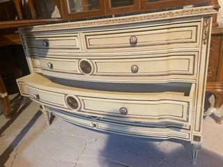 Mesitas de noche de mármol y madera