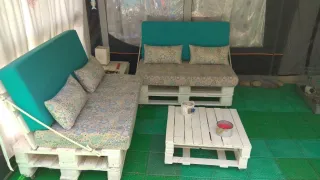 Conjunto Sofás Palets Teal y Blanco