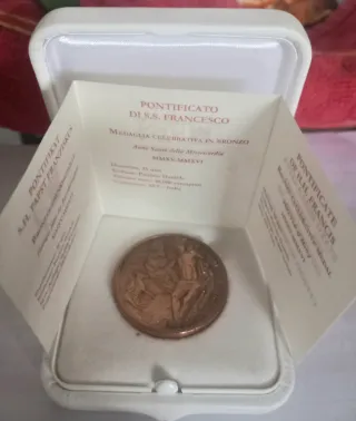 Medaglia papale anno santo misericordia 2015